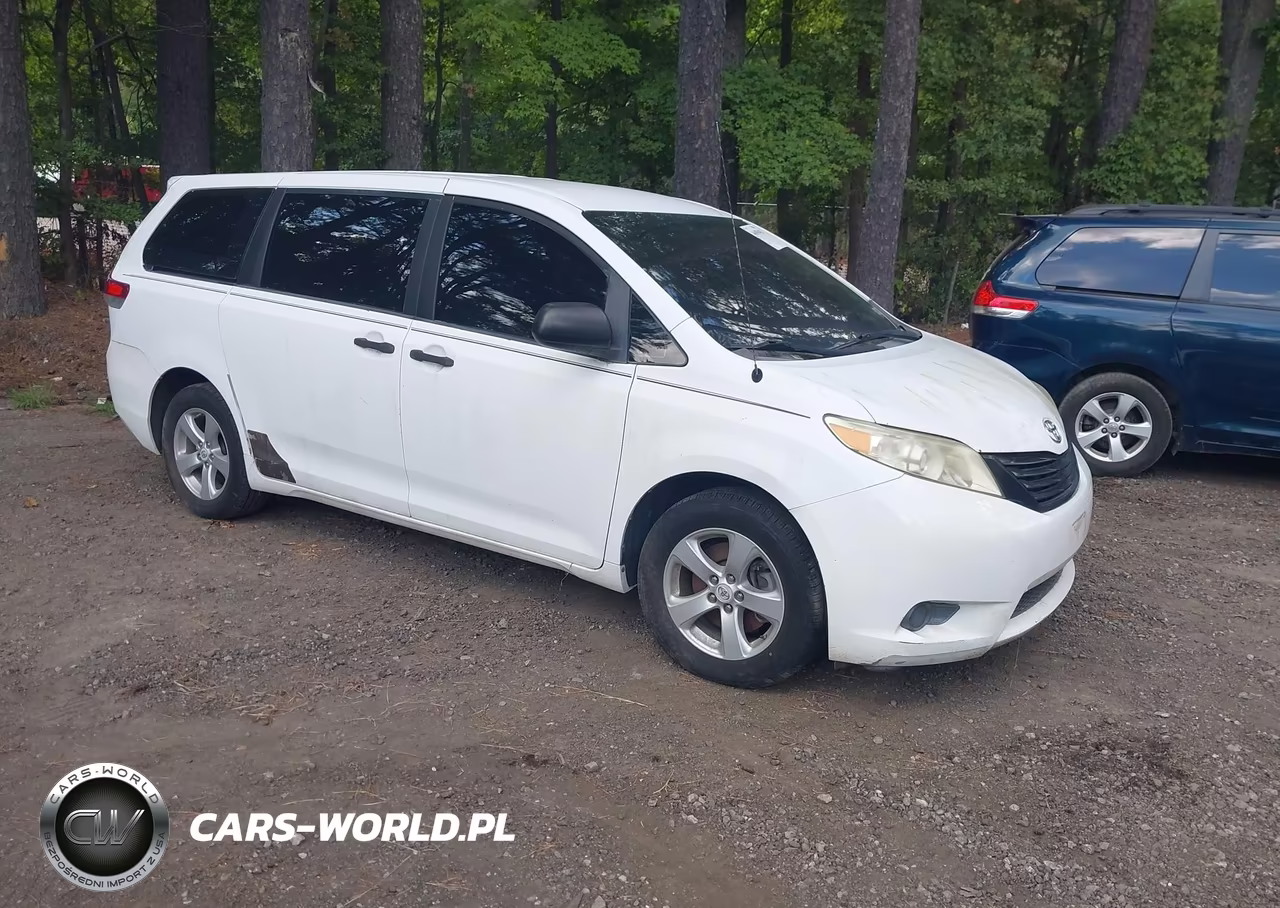 2012 Toyota Sienna Base 7 Passenger