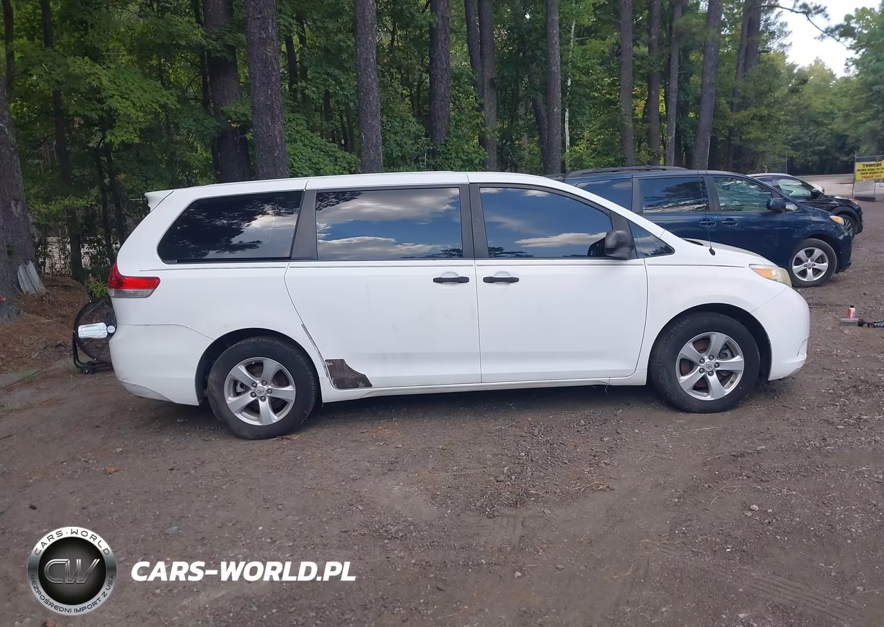 2012 Toyota Sienna Base 7 Passenger VIN:5TDKA3DC9CS009910 - 13