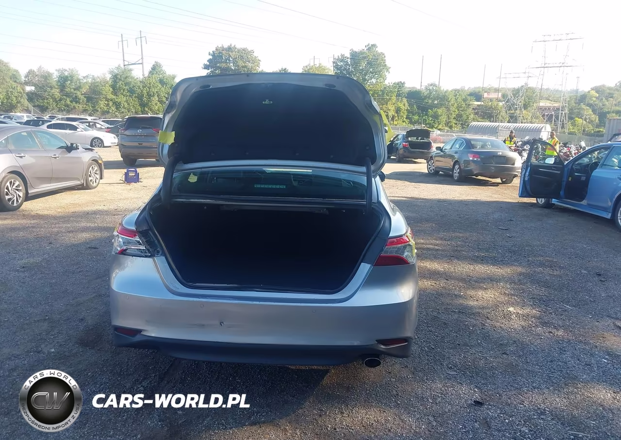 2018 Toyota Camry Xle VIN:4T1B11HK4JU055185 - 16
