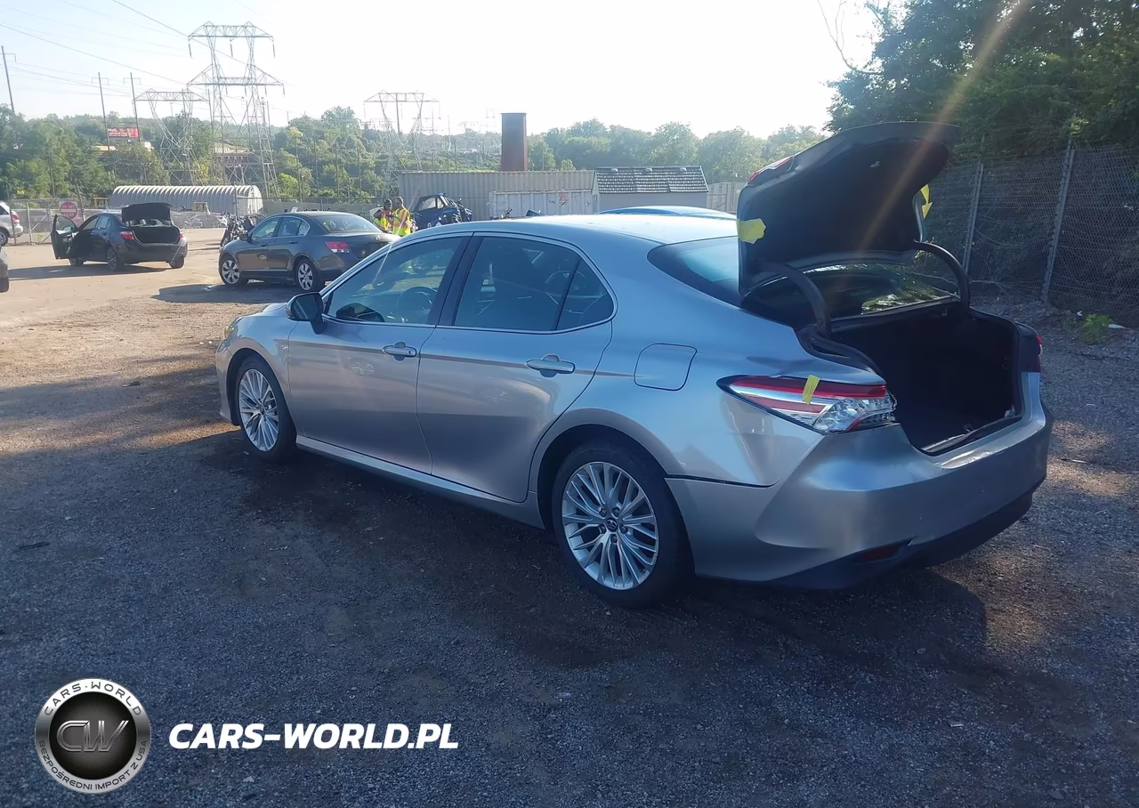 2018 Toyota Camry Xle VIN:4T1B11HK4JU055185 - 3