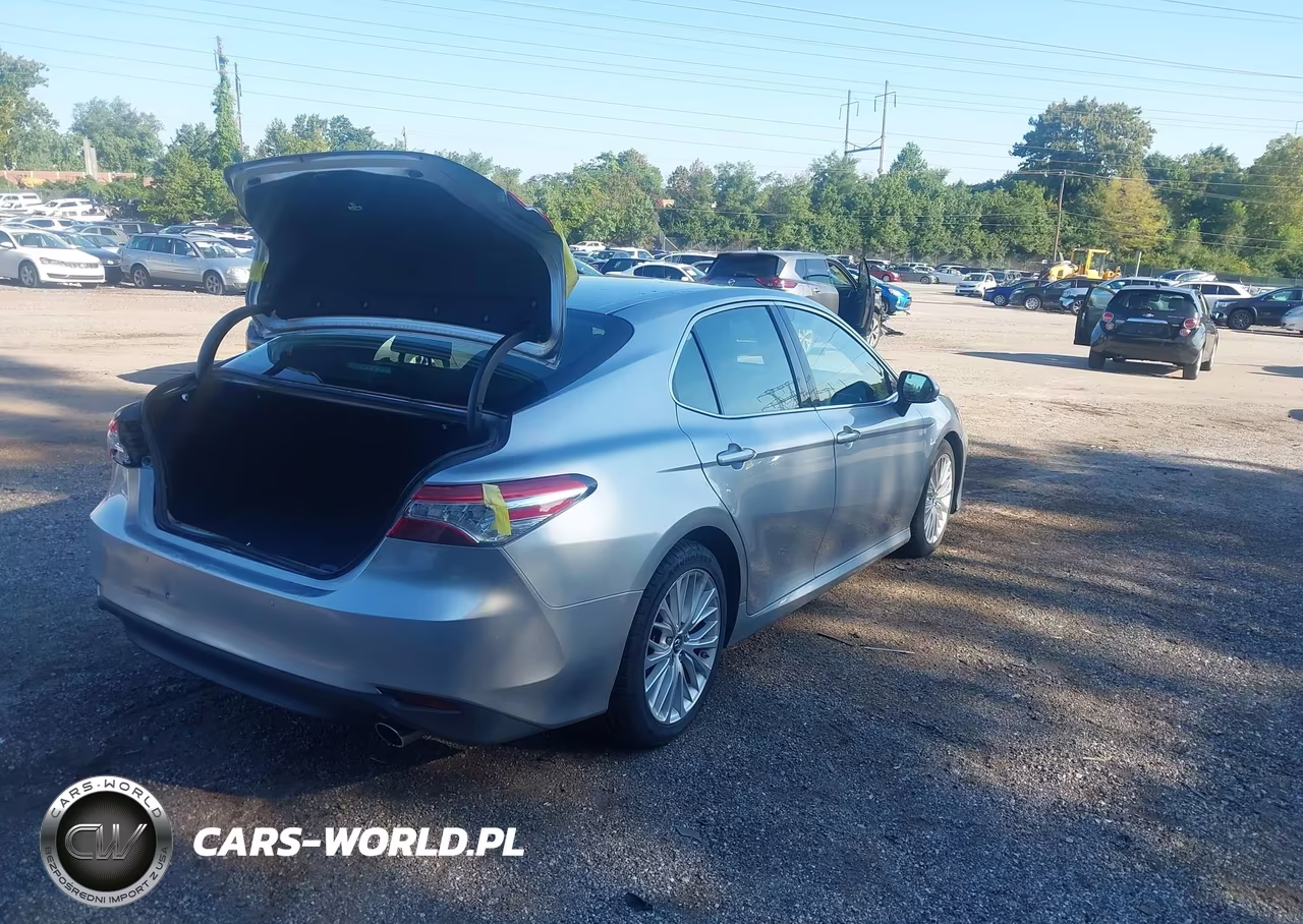 2018 Toyota Camry Xle VIN:4T1B11HK4JU055185 - 4