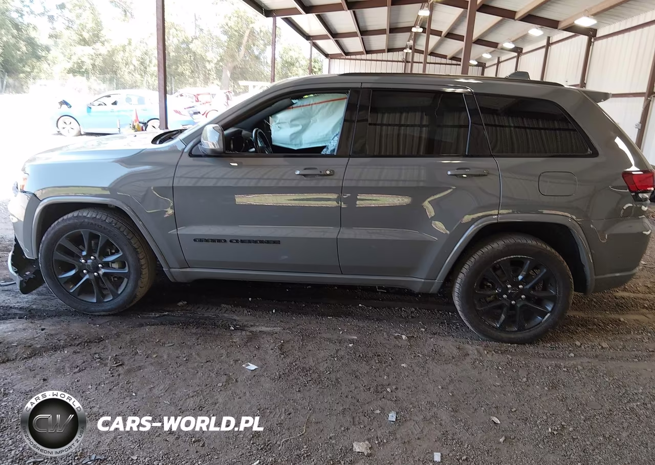 2020 Jeep Grand Cherokee Altitude 4X4 VIN:1C4RJFAG5LC377459 - 14