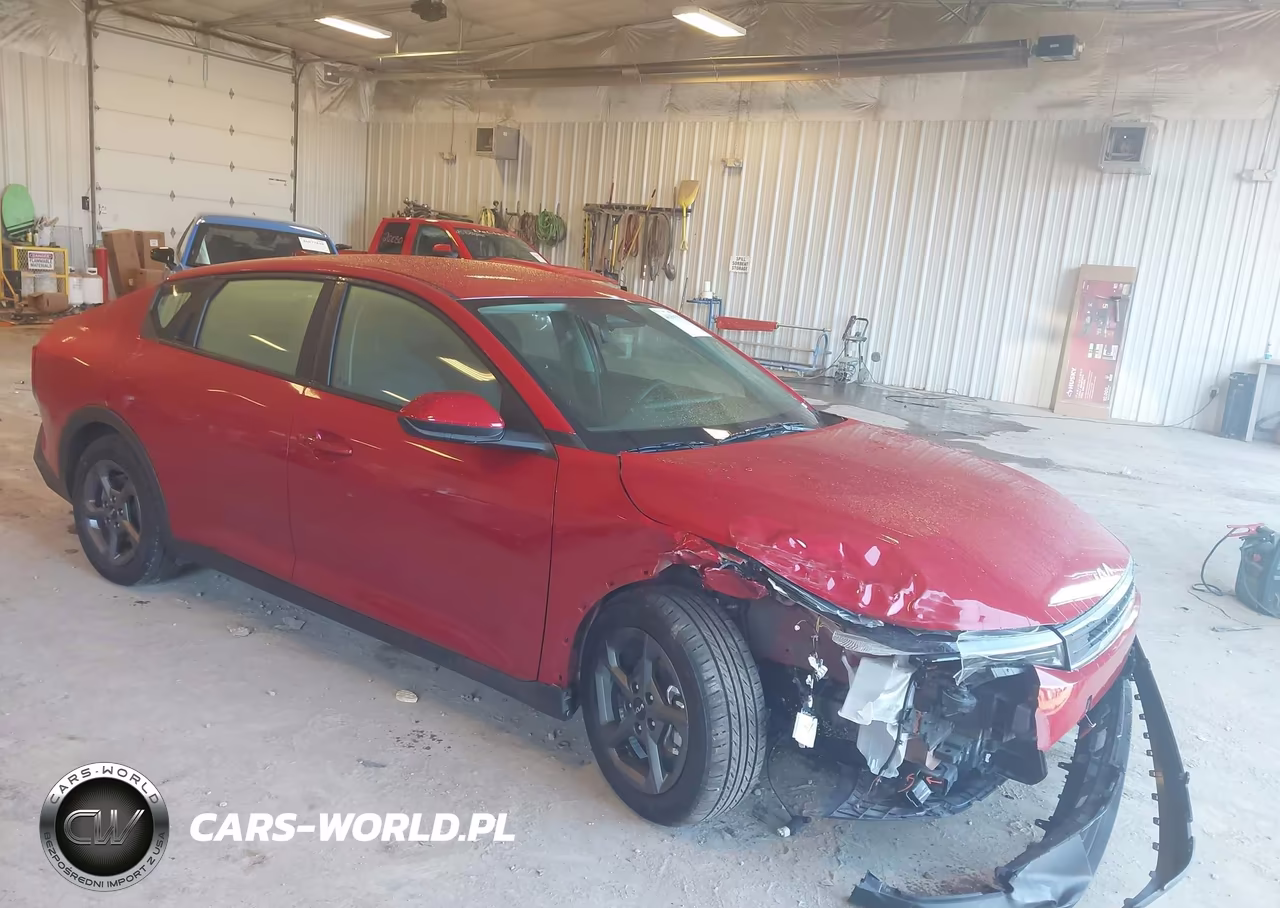 2025 Kia K4 Lxs VIN:3KPFT4DE4SE098684 - 1