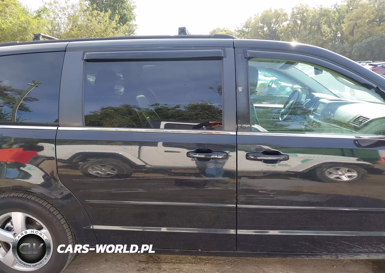 2011 Volkswagen Routan Sel W-Navigation VIN:2V4RW5DG1BR691192 - 6