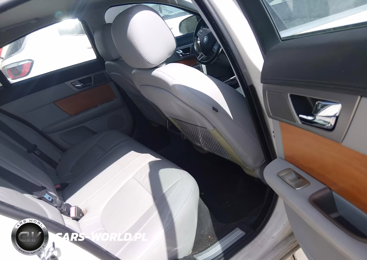 2009 Jaguar Xf Luxury VIN:SAJWA05BX9HR39593 - 8