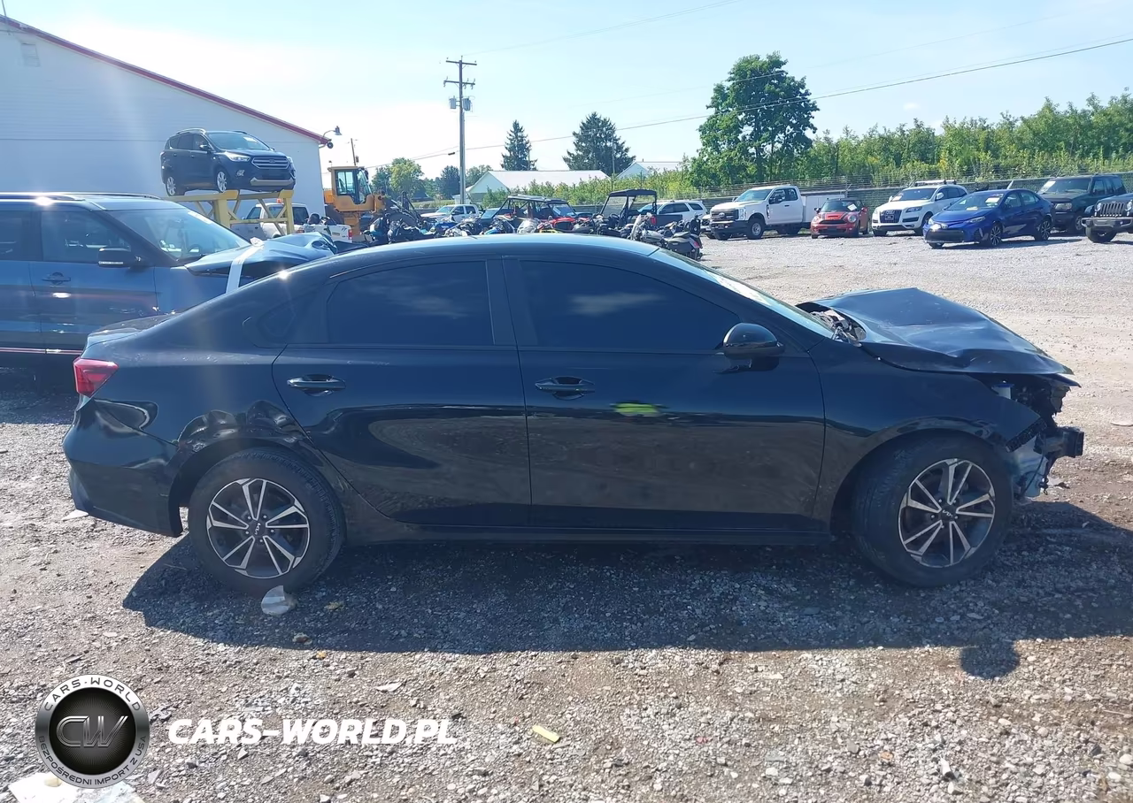 2023 Kia Forte Lxs VIN:3KPF24AD5PE523786 - 13
