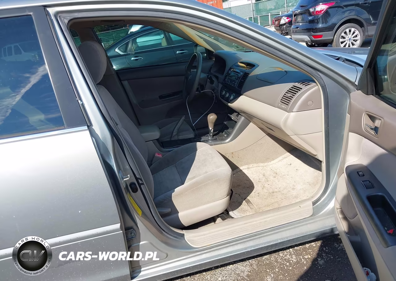 2005 Toyota Camry Le VIN:4T1BE30K05U947936 - 5