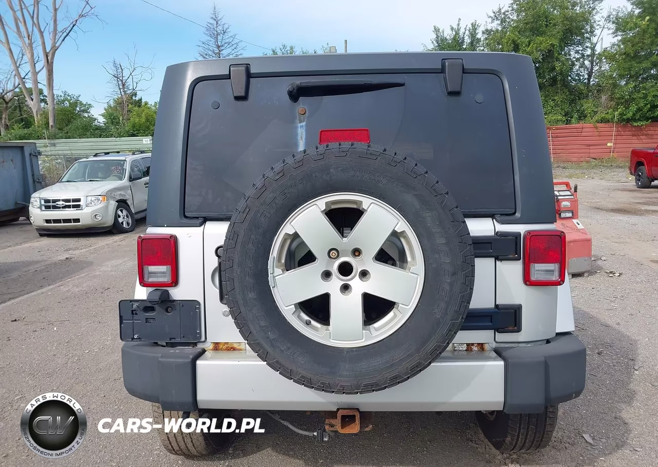 2011 Jeep Wrangler Sahara VIN:1J4AA5D1XBL585814 - 15