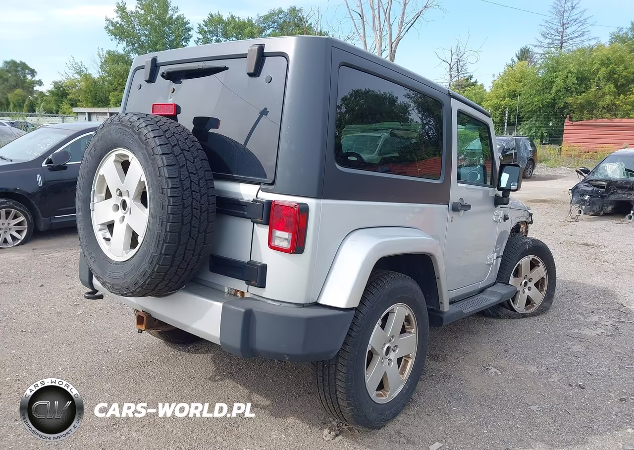 2011 Jeep Wrangler Sahara VIN:1J4AA5D1XBL585814 - 4