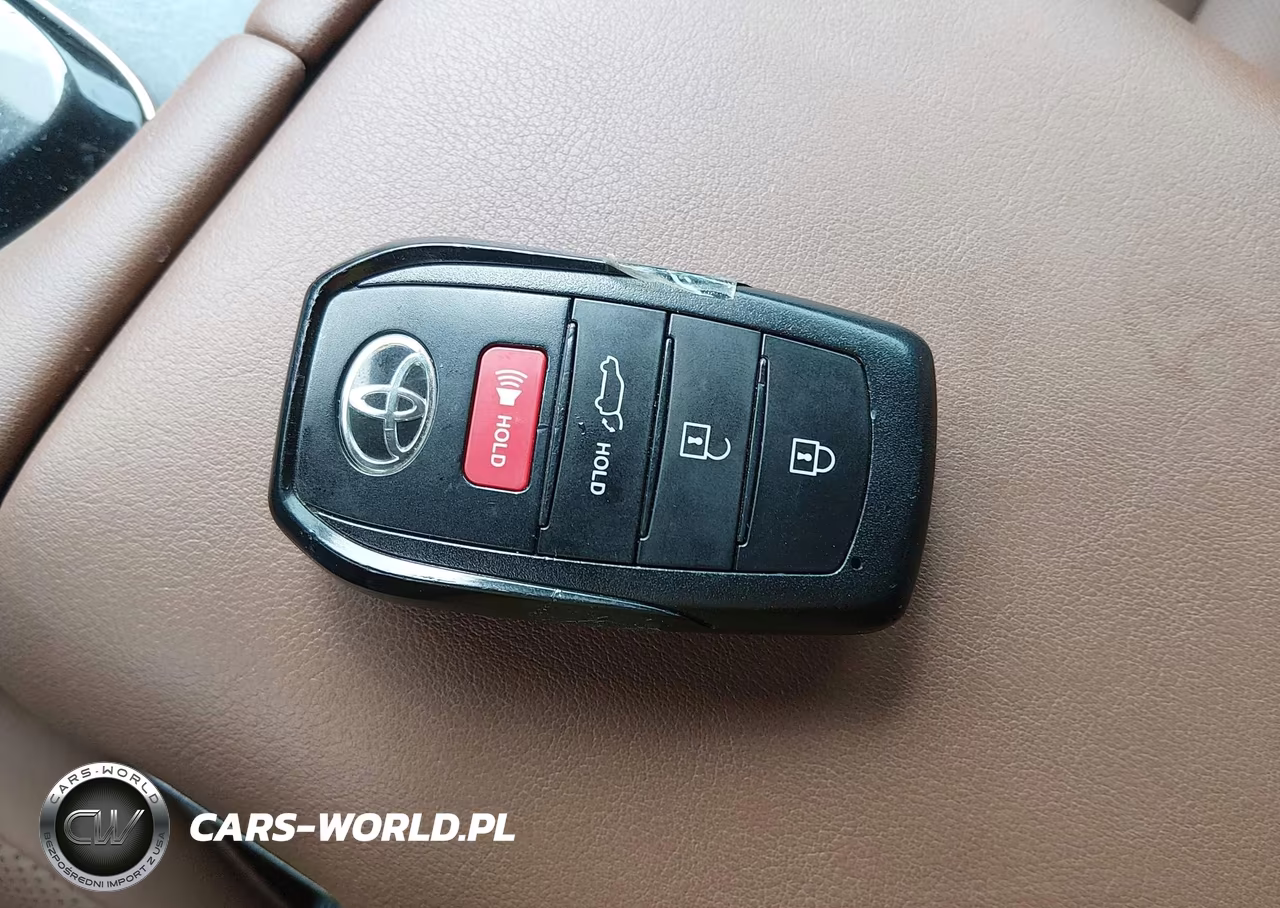 2025 Toyota Crown Signia Xle VIN:JTDACAAJ2S3000477 - 11