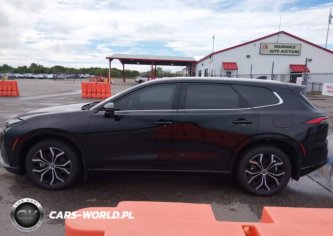 2025 Toyota Crown Signia Xle VIN:JTDACAAJ2S3000477 - 14