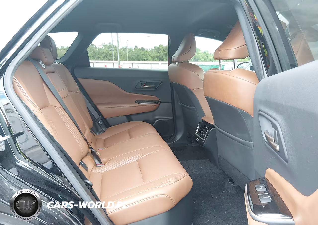 2025 Toyota Crown Signia Xle VIN:JTDACAAJ2S3000477 - 8
