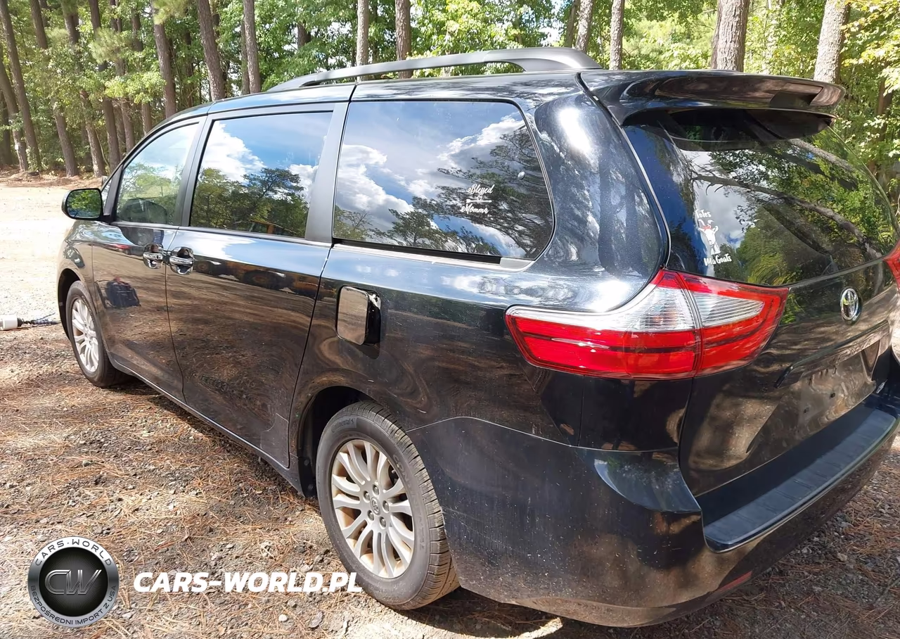 2017 Toyota Sienna Xle 8 Passenger VIN:5TDYZ3DCXHS795808 - 3