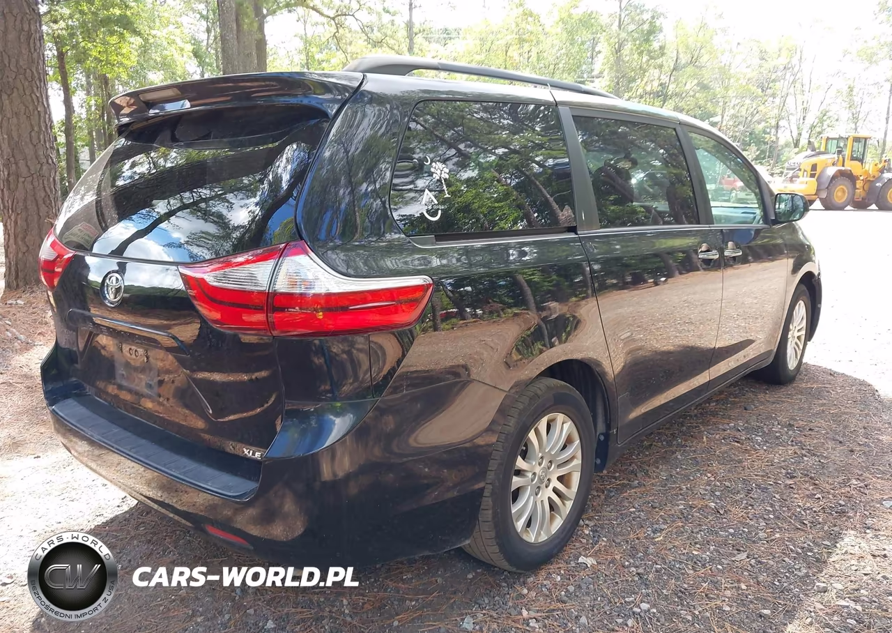 2017 Toyota Sienna Xle 8 Passenger VIN:5TDYZ3DCXHS795808 - 4
