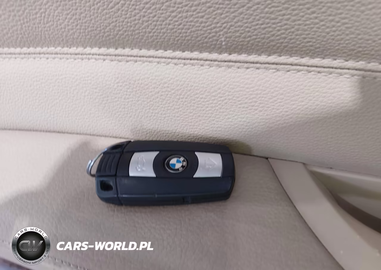2011 BMW 328I xDrive VIN:WBAPK7C55BA817743 - 11