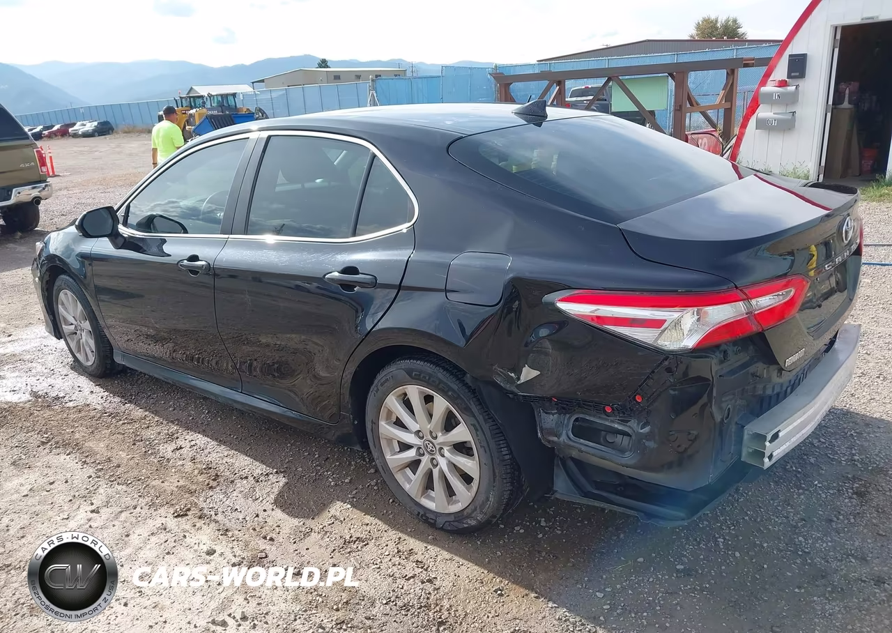 2020 Toyota Camry Le VIN:4T1C11AK4LU376614 - 3