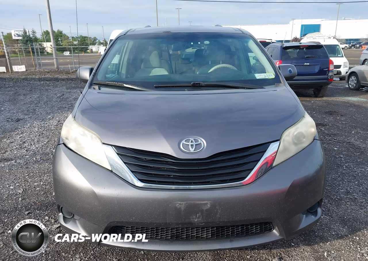2011 Toyota Sienna Le V6 VIN:5TDKK3DC1BS118390 - 12