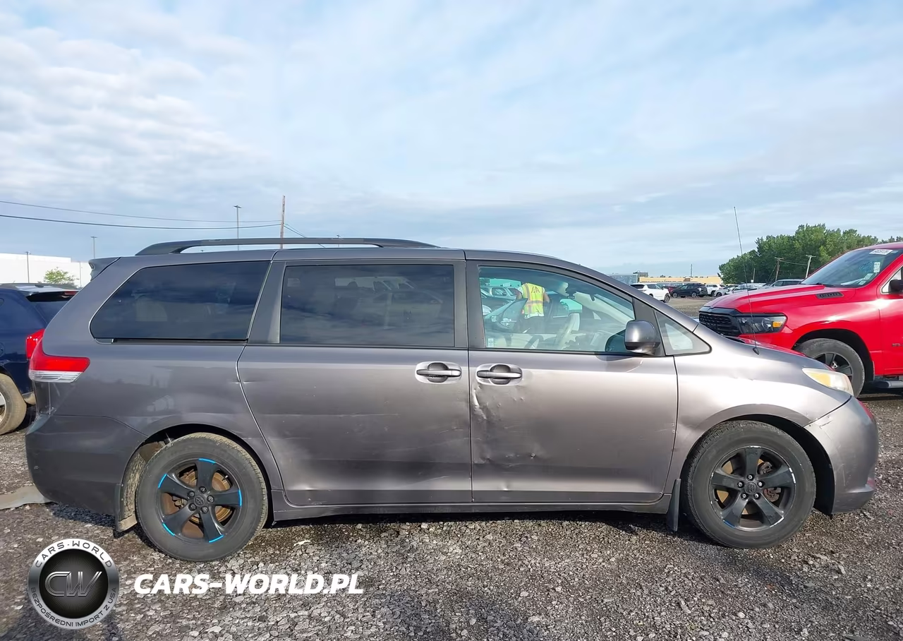 2011 Toyota Sienna Le V6 VIN:5TDKK3DC1BS118390 - 13