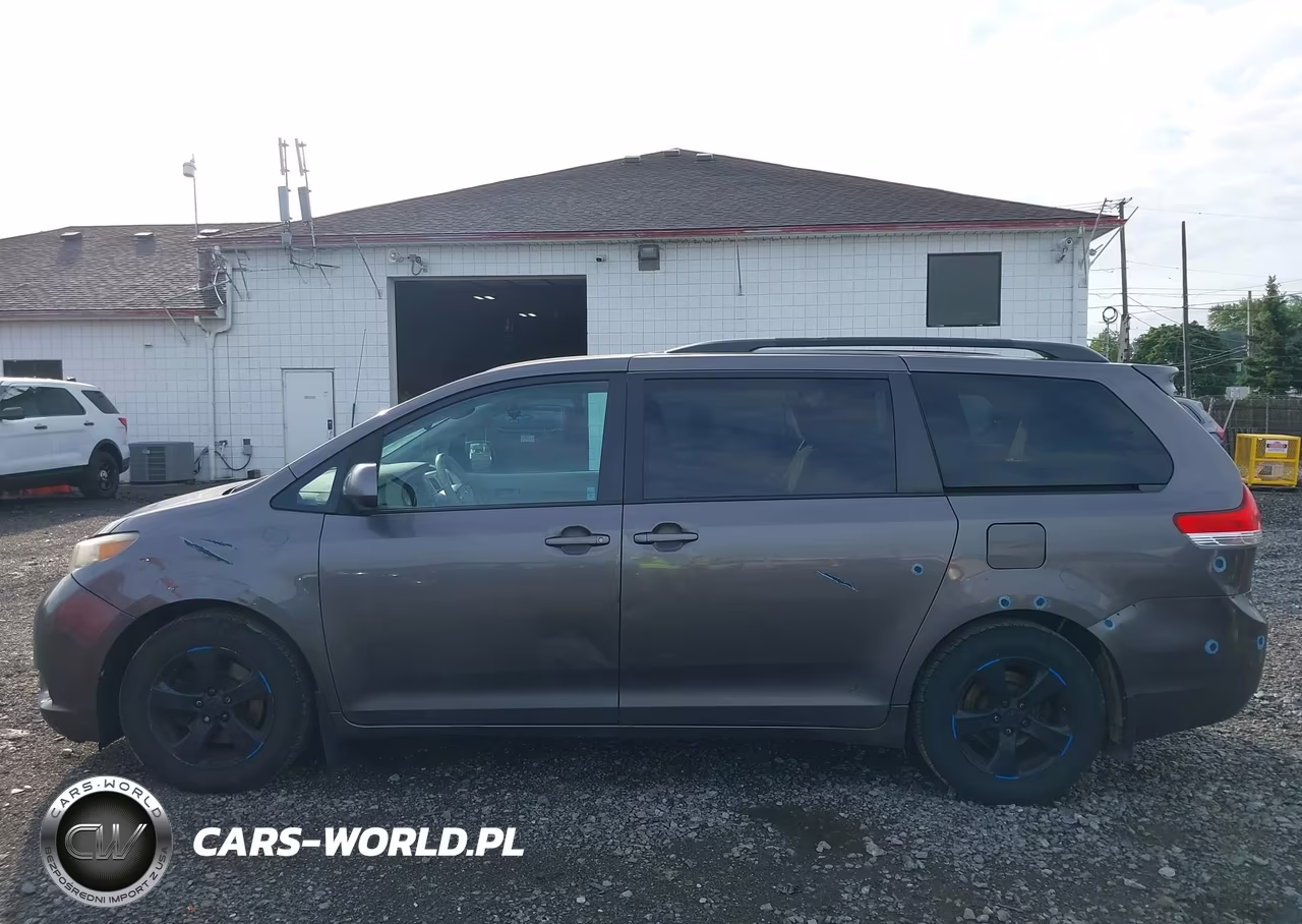 2011 Toyota Sienna Le V6 VIN:5TDKK3DC1BS118390 - 14