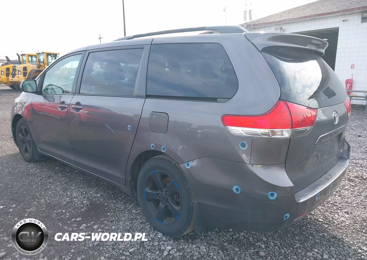 2011 Toyota Sienna Le V6 VIN:5TDKK3DC1BS118390 - 3
