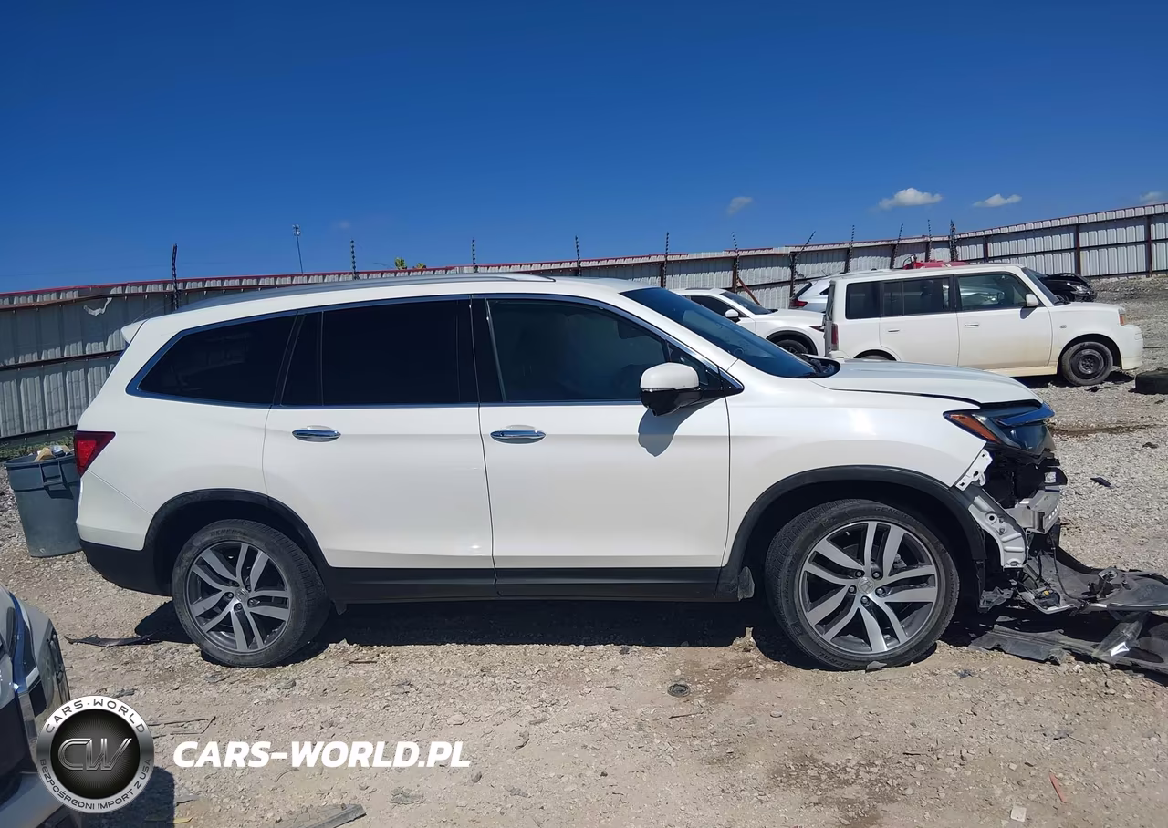 2016 Honda Pilot Touring VIN:5FNYF5H93GB038545 - 13