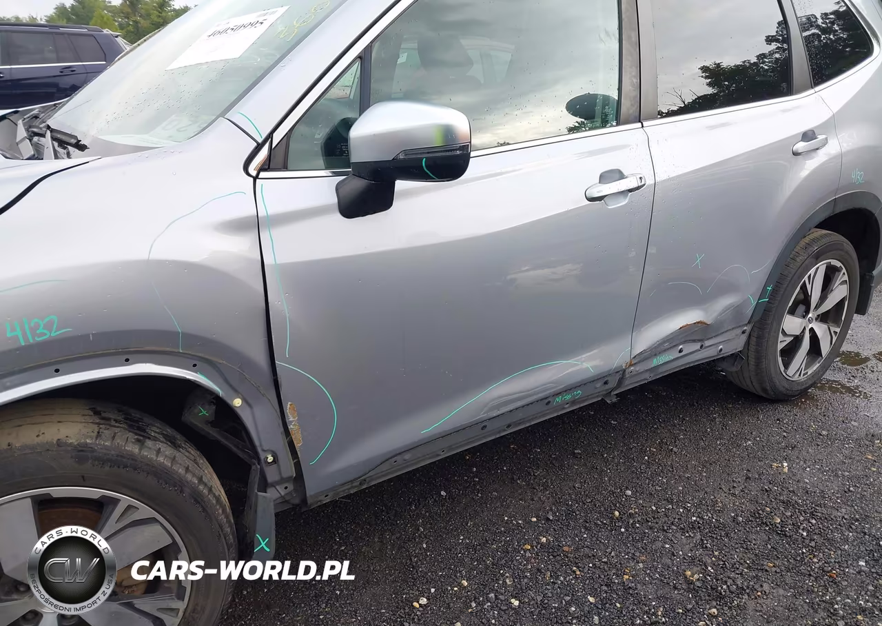 2020 Subaru Forester Touring VIN:JF2SKAXC0LH592175 - 17