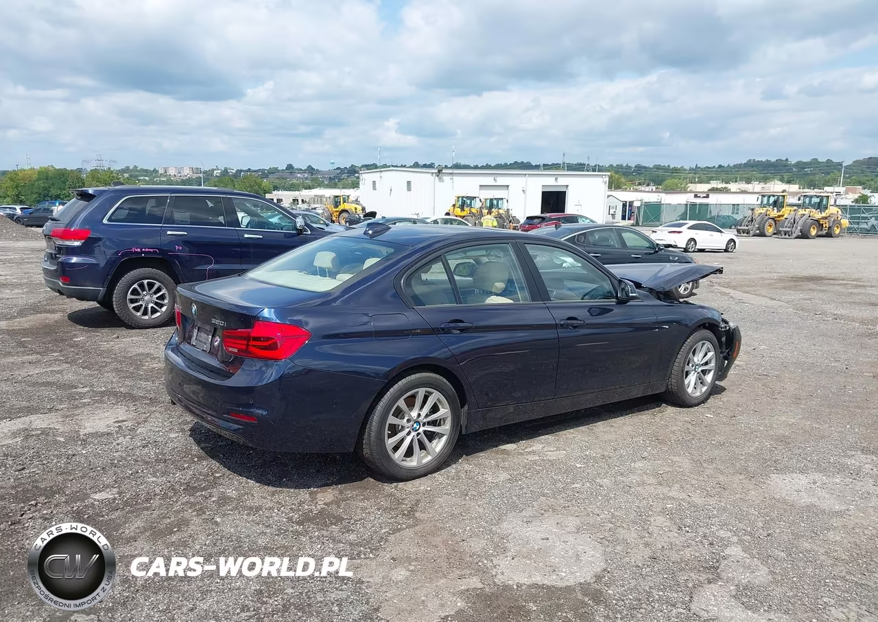 2016 BMW 320I xDrive VIN:WBA8E5G54GNT93613 - 4