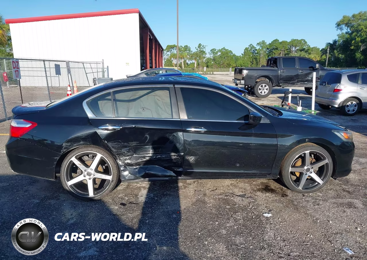 2015 Honda Accord Sport VIN:1HGCR2F5XFA008516 - 13