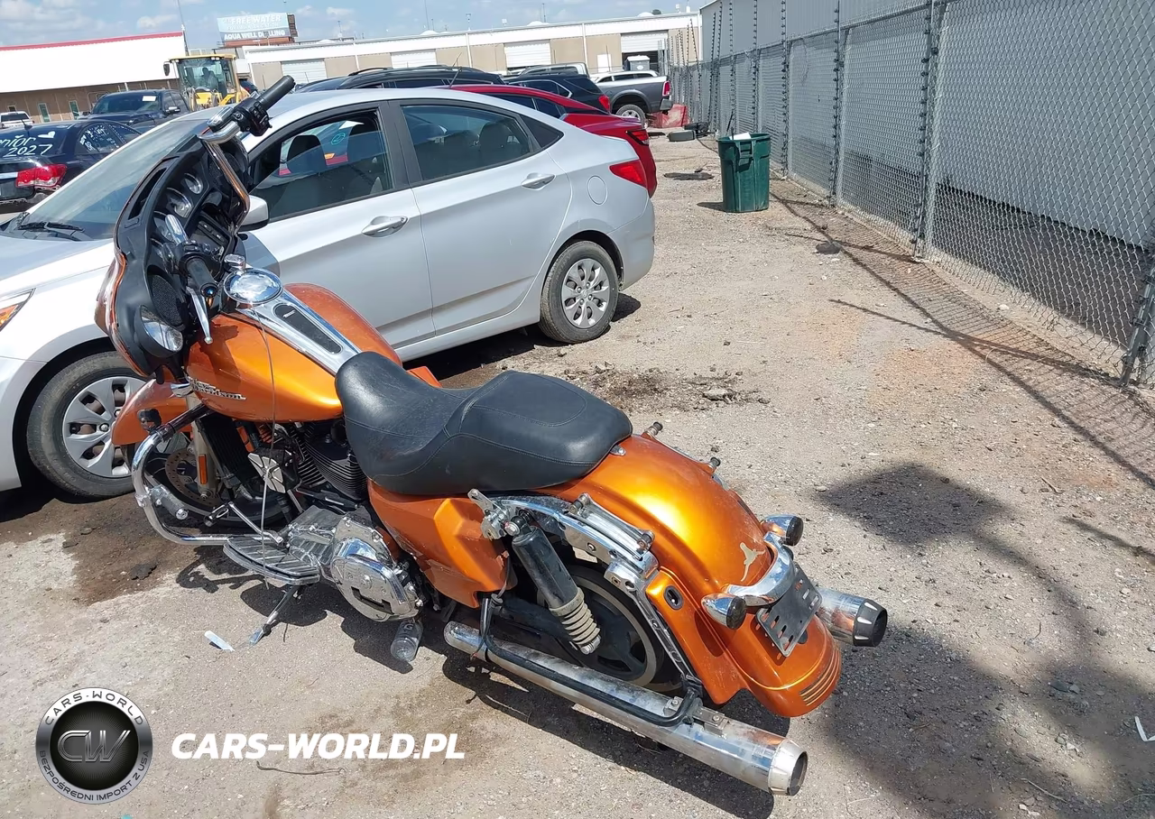 2014 Harley-Davidson Flhx Street Glide VIN:1HD1KBM15EB604859 - 3