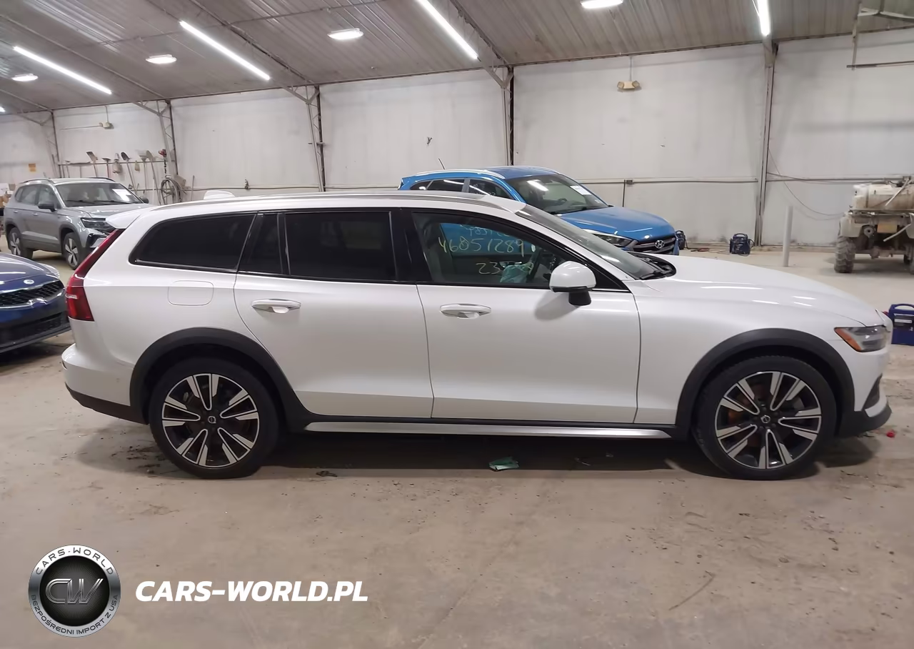 2023 Volvo V60 Cross Country B5 Ultimate VIN:YV4L12WC5P2105765 - 13