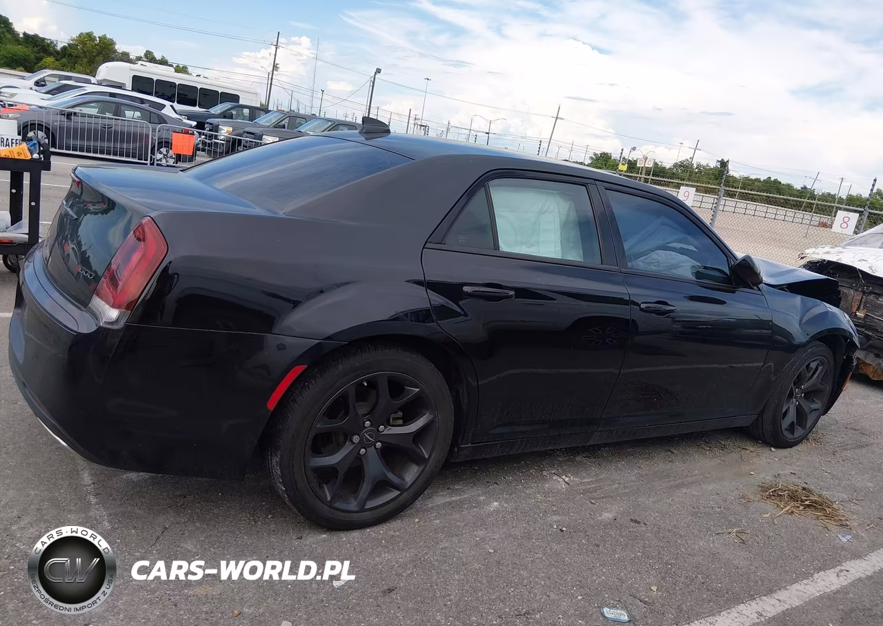 2022 Chrysler 300 Touring VIN:2C3CCAAG3NH209987 - 13