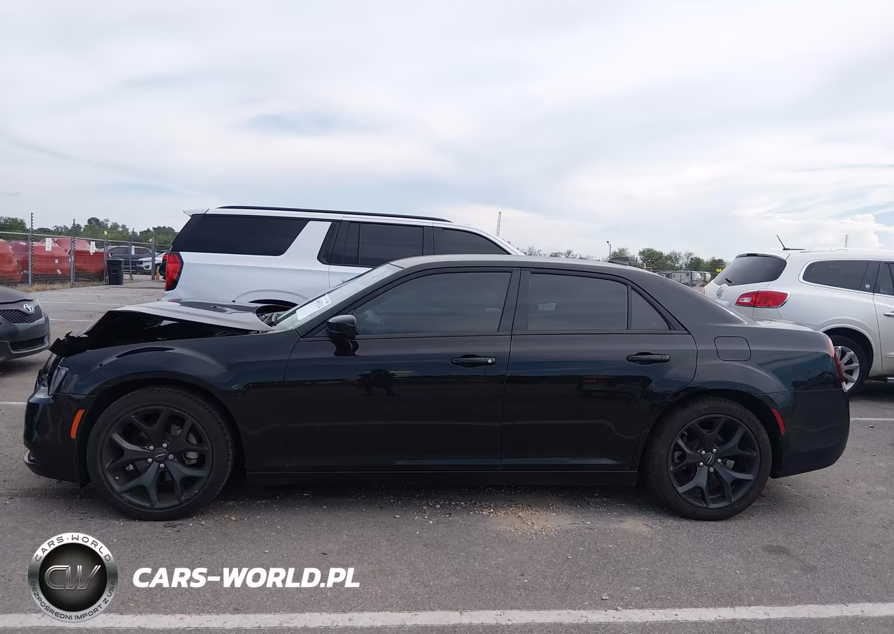 2022 Chrysler 300 Touring VIN:2C3CCAAG3NH209987 - 14