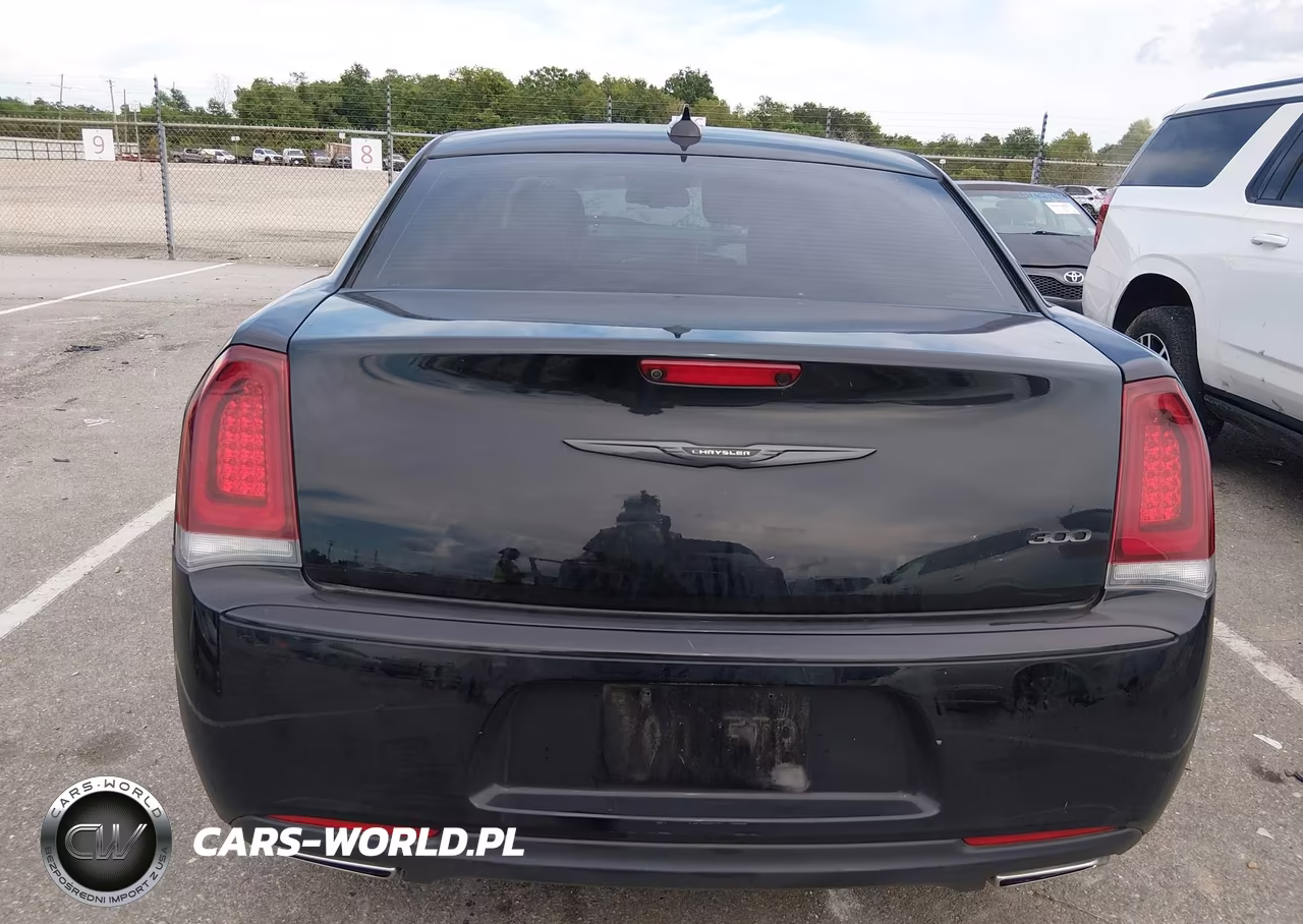 2022 Chrysler 300 Touring VIN:2C3CCAAG3NH209987 - 16