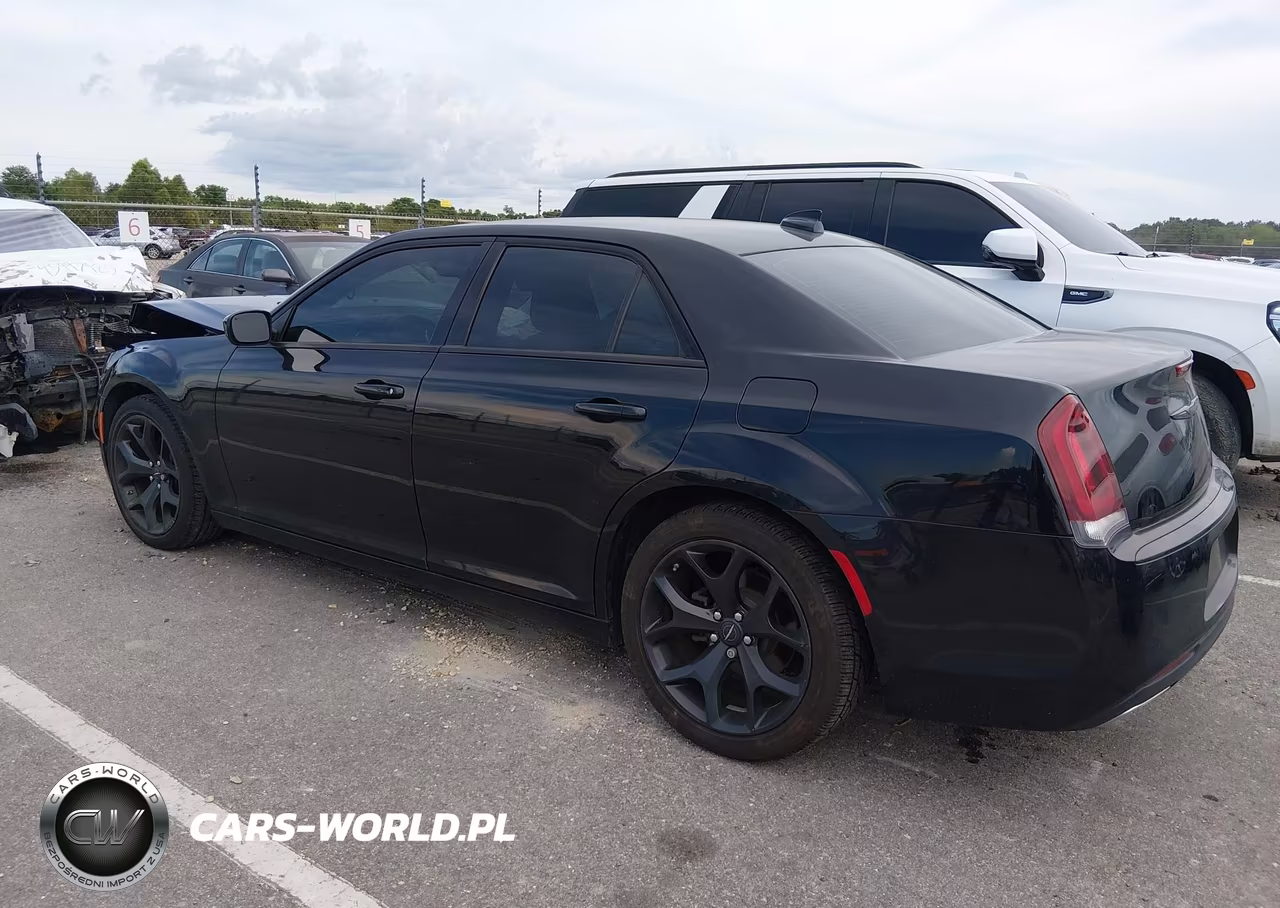 2022 Chrysler 300 Touring VIN:2C3CCAAG3NH209987 - 3