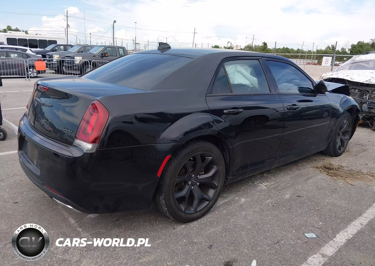 2022 Chrysler 300 Touring VIN:2C3CCAAG3NH209987 - 4