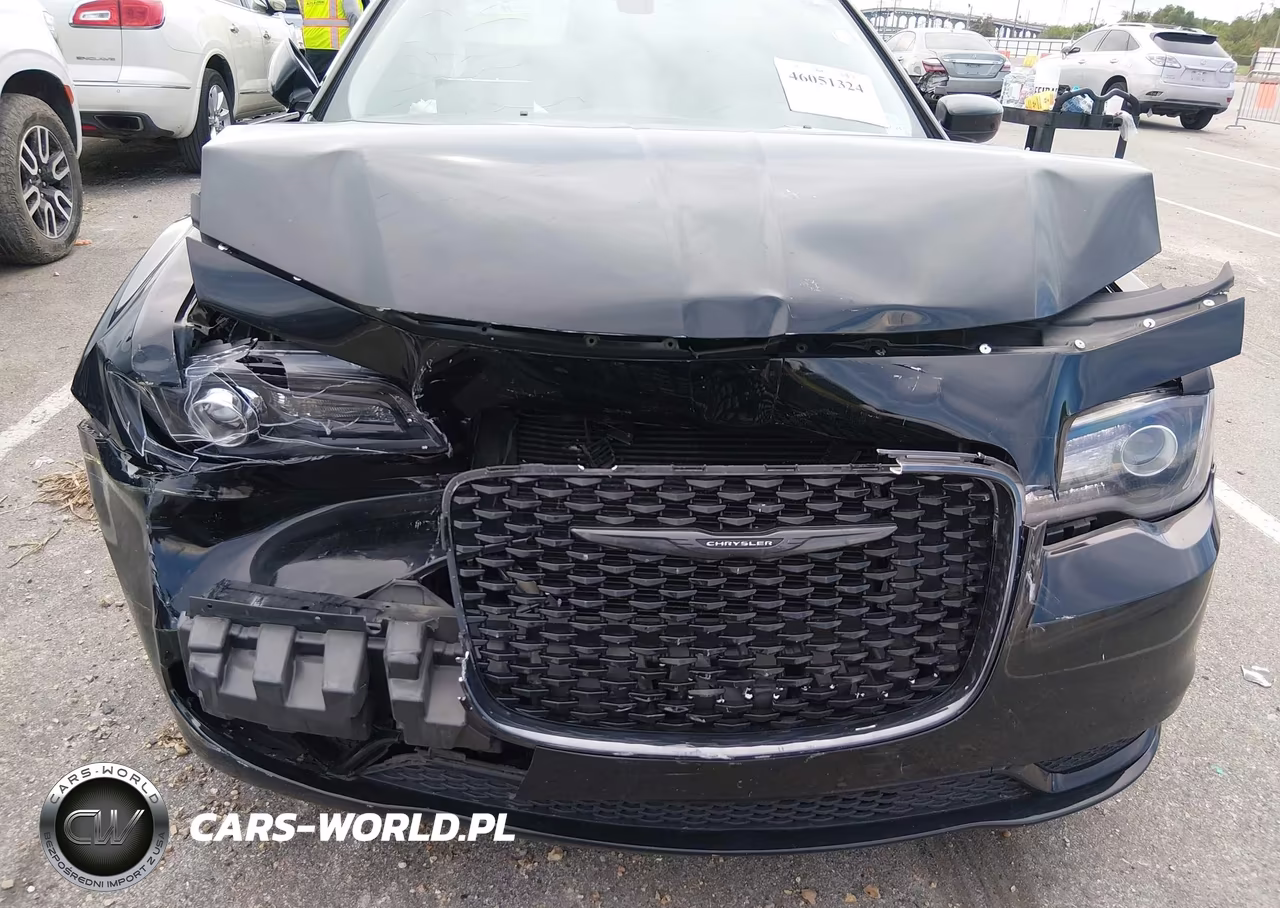 2022 Chrysler 300 Touring VIN:2C3CCAAG3NH209987 - 6