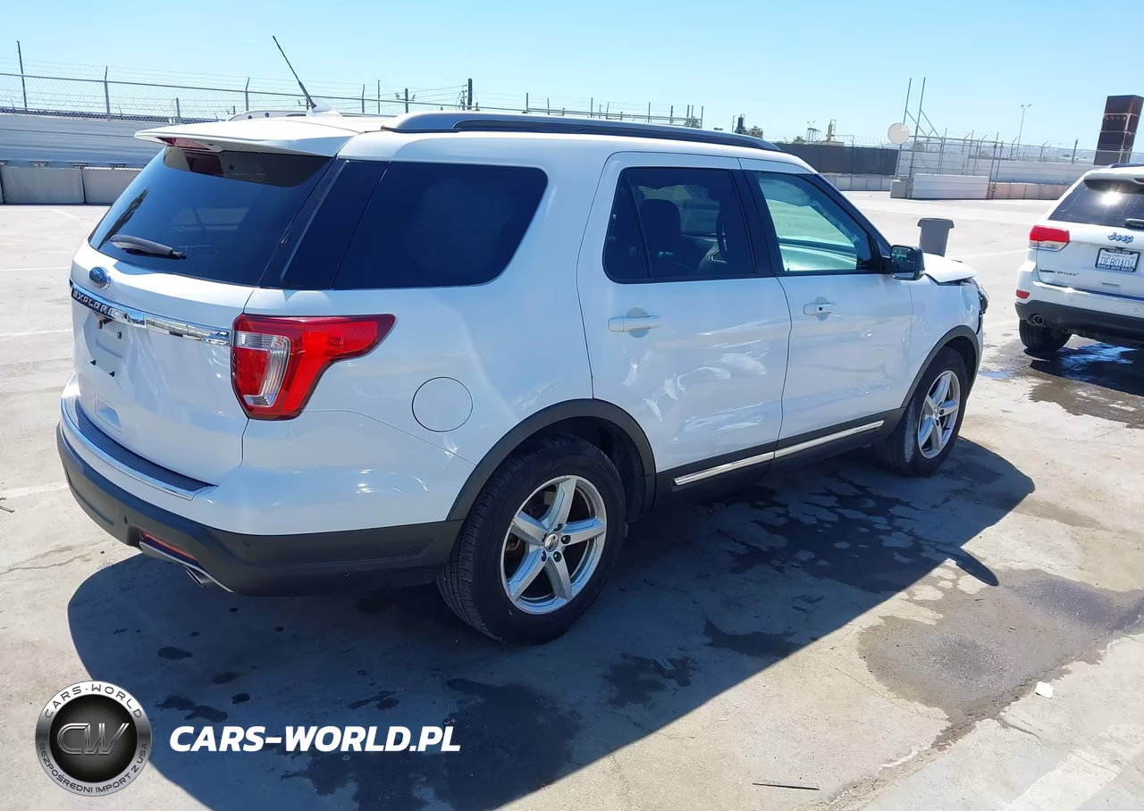 2018 Ford Explorer Xlt VIN:1FM5K7D84JGA42989 - 4