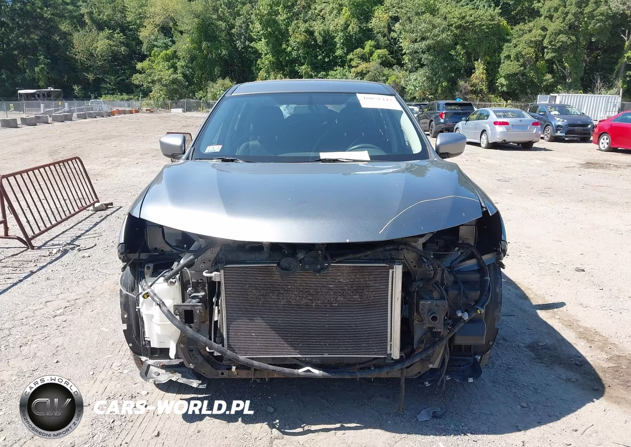 2018 Nissan Rogue S VIN:KNMAT2MV3JP527424 - 12