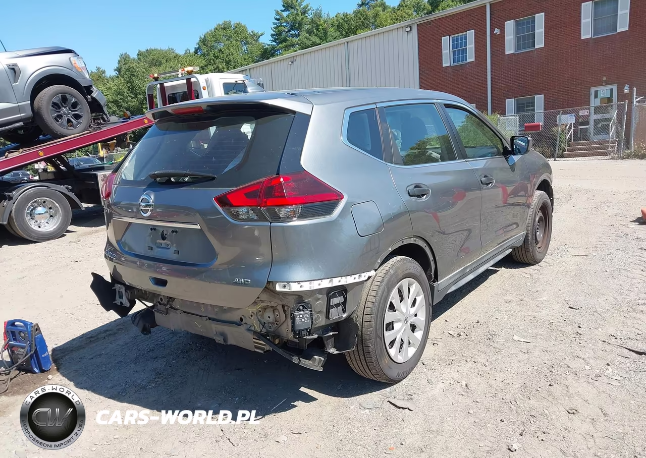 2018 Nissan Rogue S VIN:KNMAT2MV3JP527424 - 4