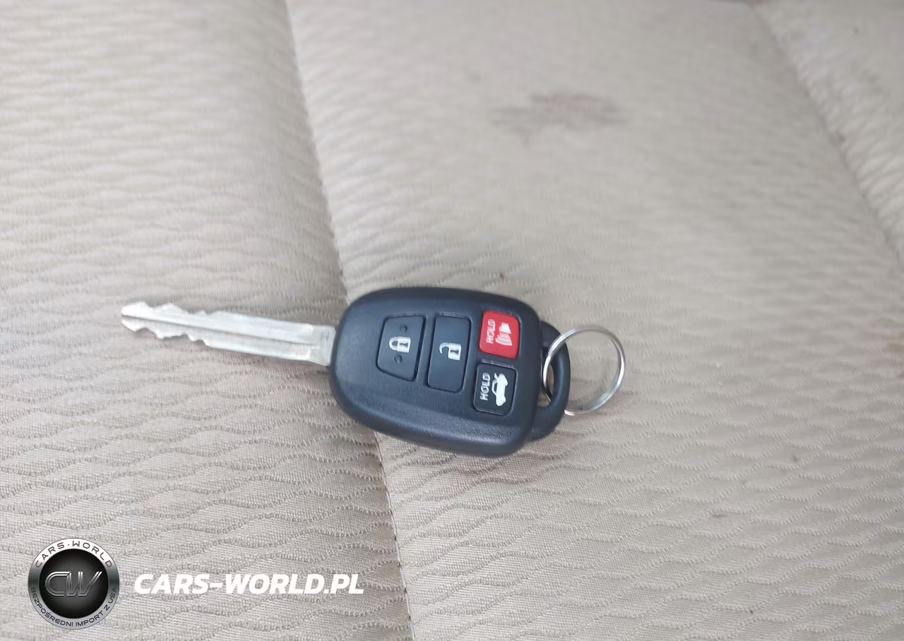 2018 Toyota Corolla Le VIN:5YFBURHE9JP834700 - 11