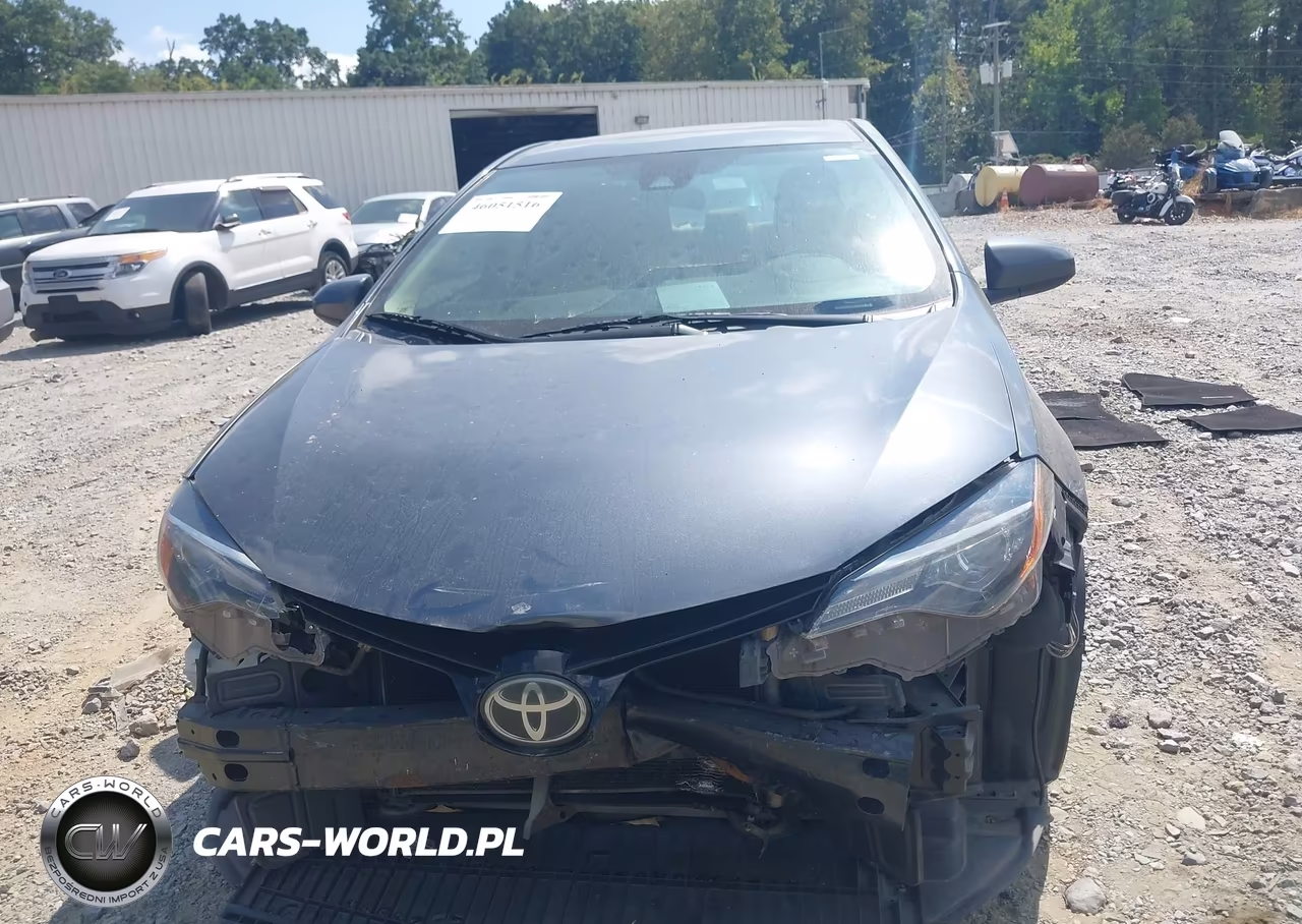 2018 Toyota Corolla Le VIN:5YFBURHE9JP834700 - 12