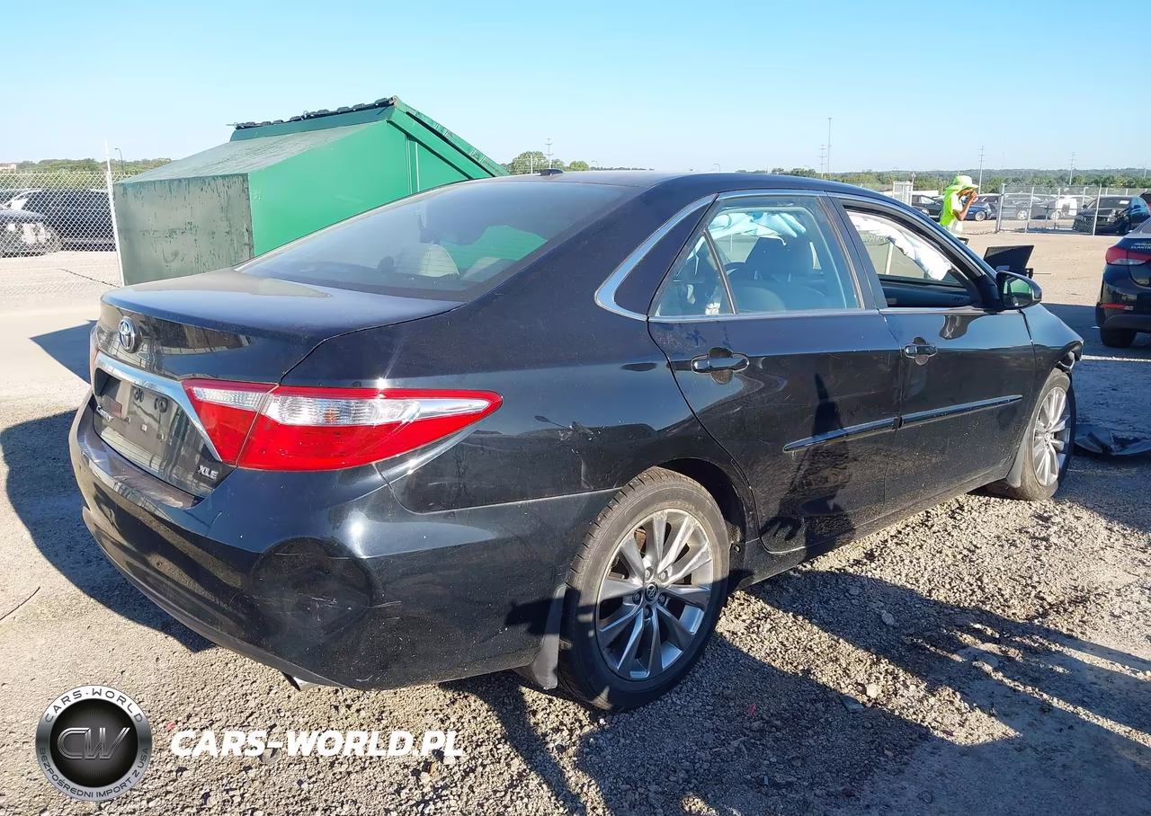 2015 Toyota Camry Xle VIN:4T1BF1FK4FU926713 - 4