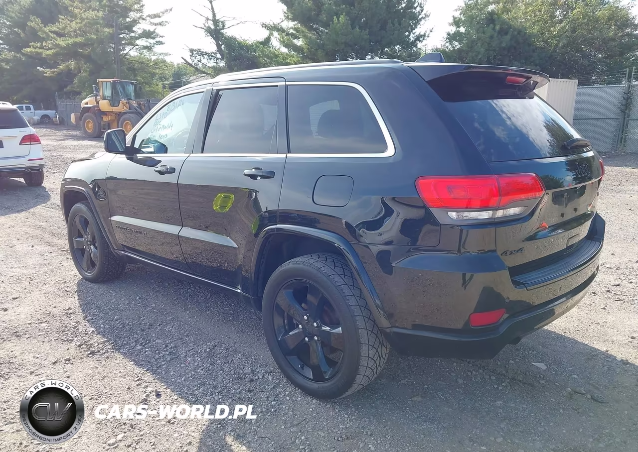 2015 Jeep Grand Cherokee Altitude VIN:1C4RJFAG4FC782684 - 3