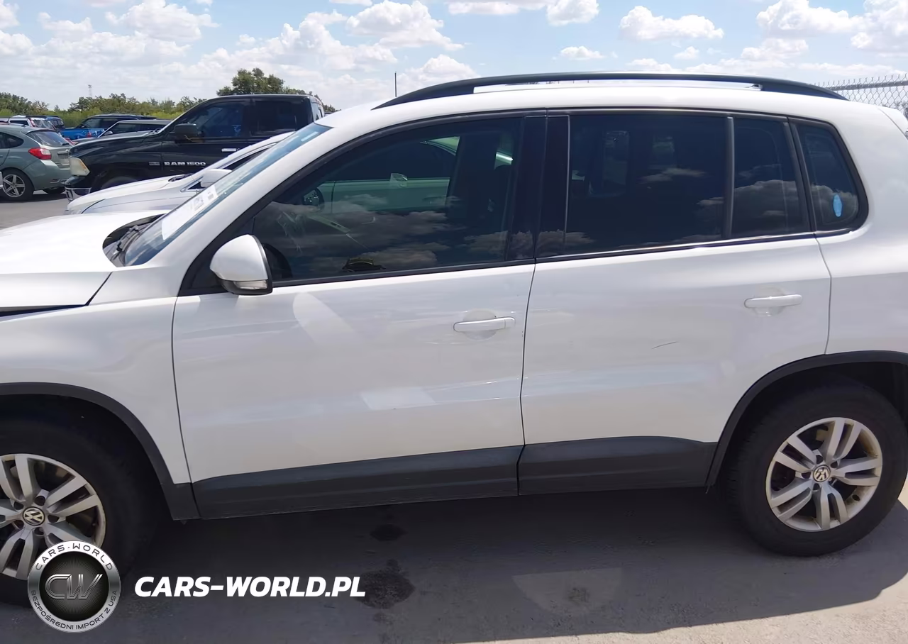2017 Volkswagen Tiguan 2.0T S VIN:WVGBV7AXXHK000968 - 14