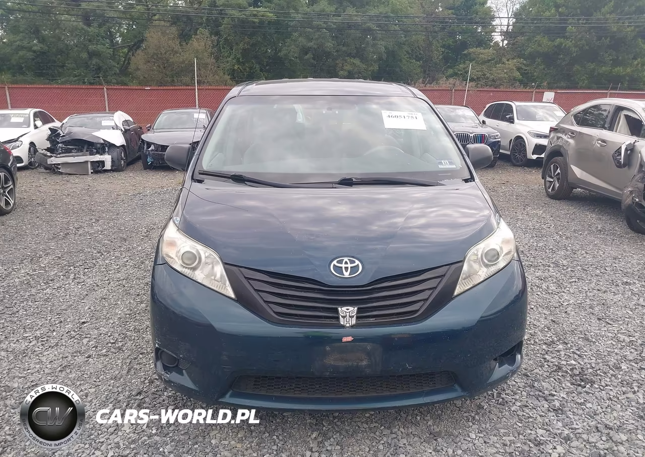 2011 Toyota Sienna VIN:5TDKA3DC3BS007357 - 12
