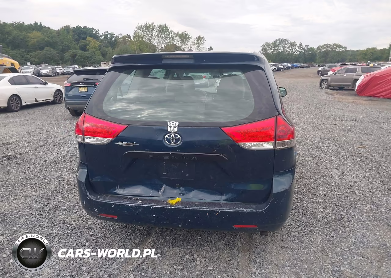 2011 Toyota Sienna VIN:5TDKA3DC3BS007357 - 17