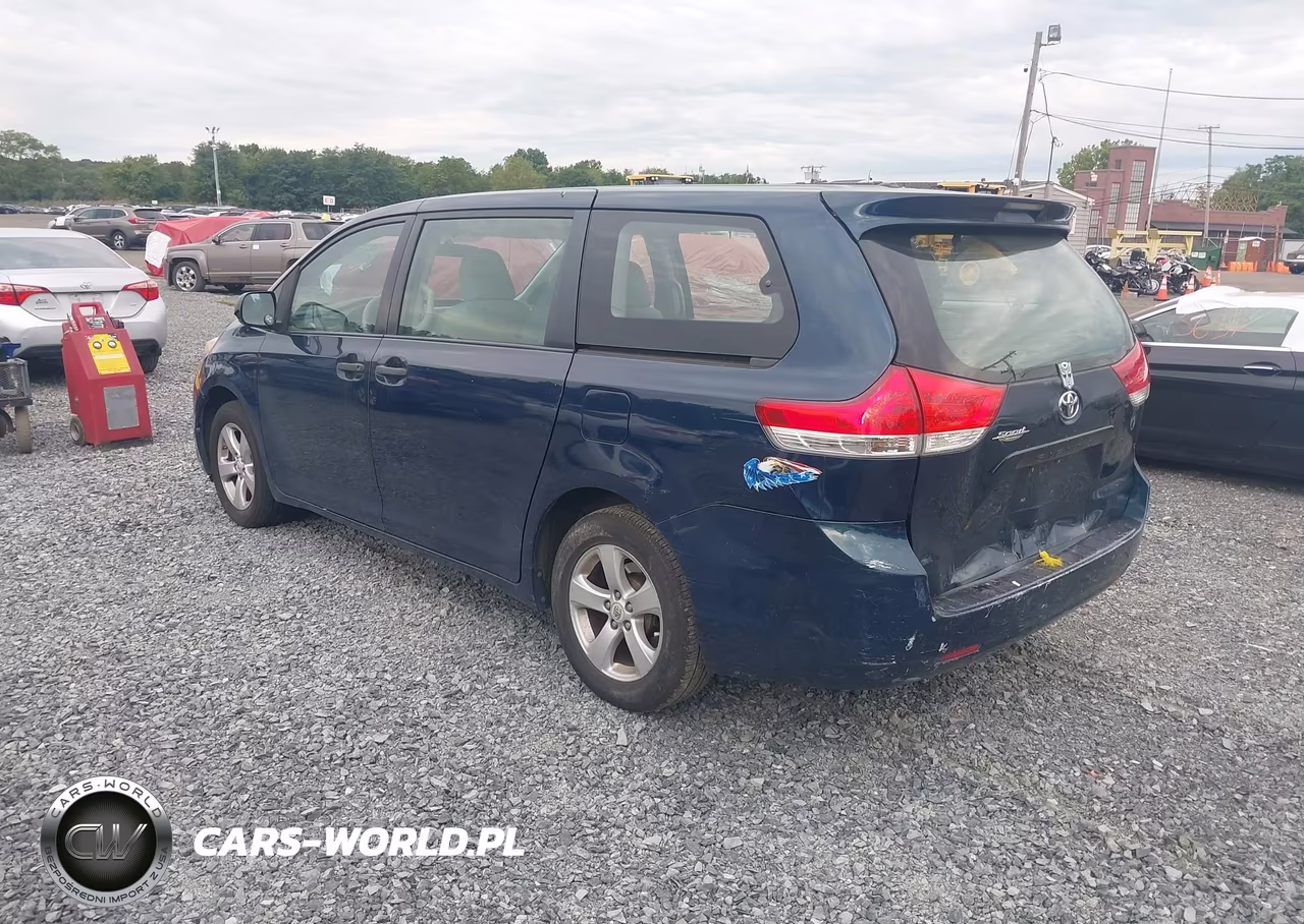 2011 Toyota Sienna VIN:5TDKA3DC3BS007357 - 3