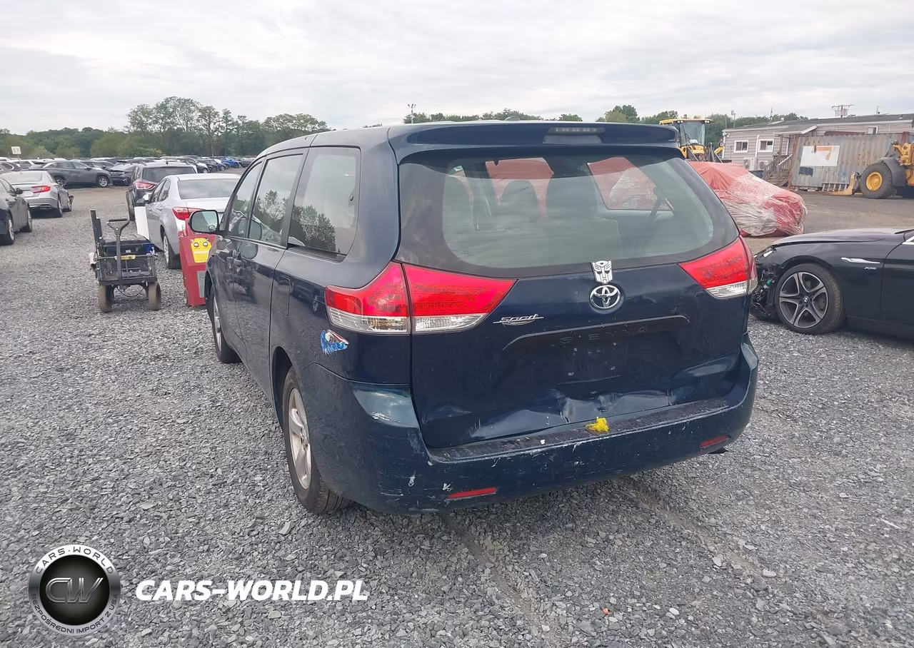 2011 Toyota Sienna VIN:5TDKA3DC3BS007357 - 6