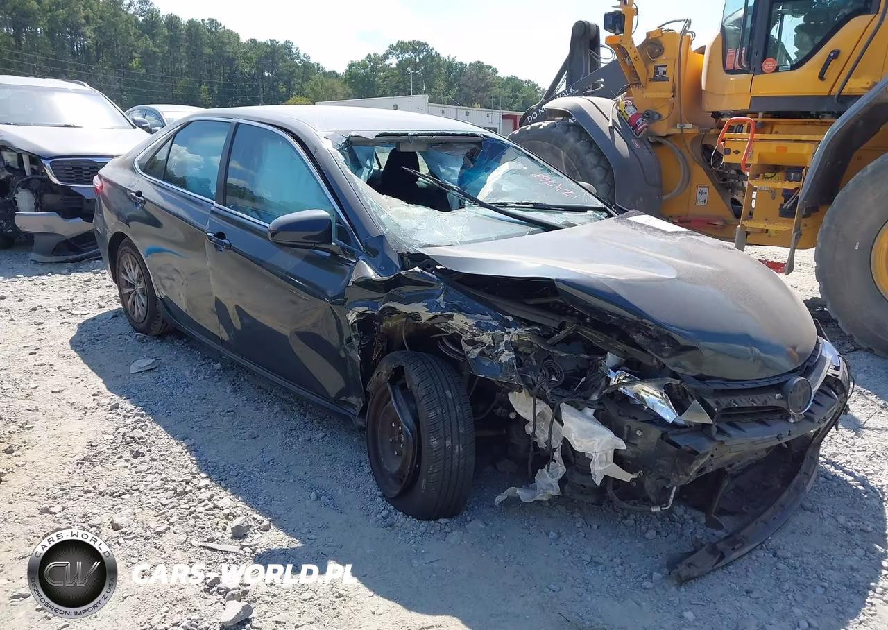 2016 Toyota Camry Le – zdjęcie 1 z 16