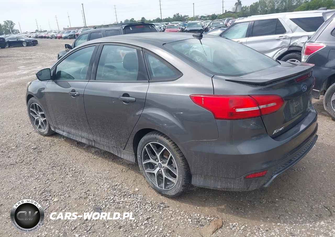 2015 Ford Focus Se VIN:1FADP3FE8FL346084 - 3